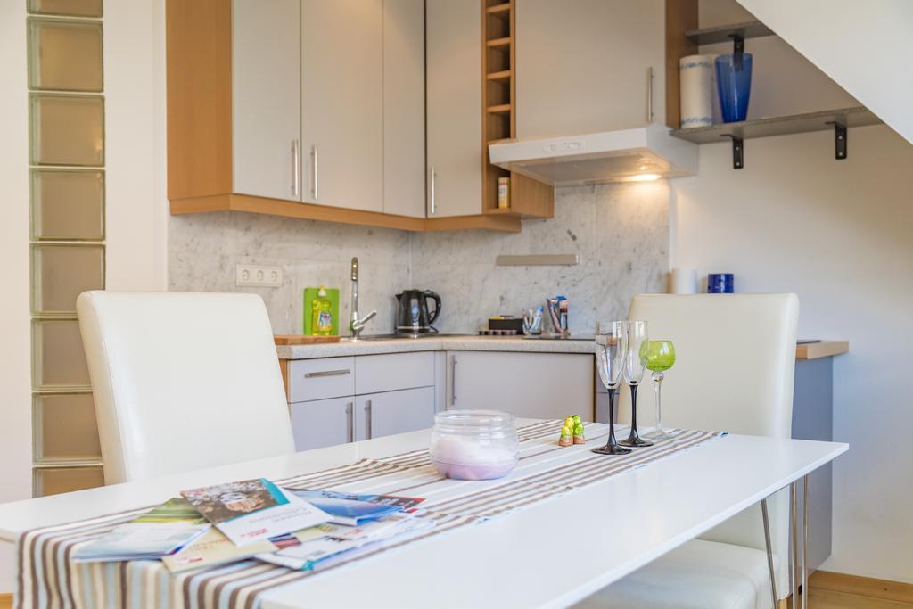 Maisonette Apartment Am Bahnhof - Adults Only Innsbruck Exteriör bild