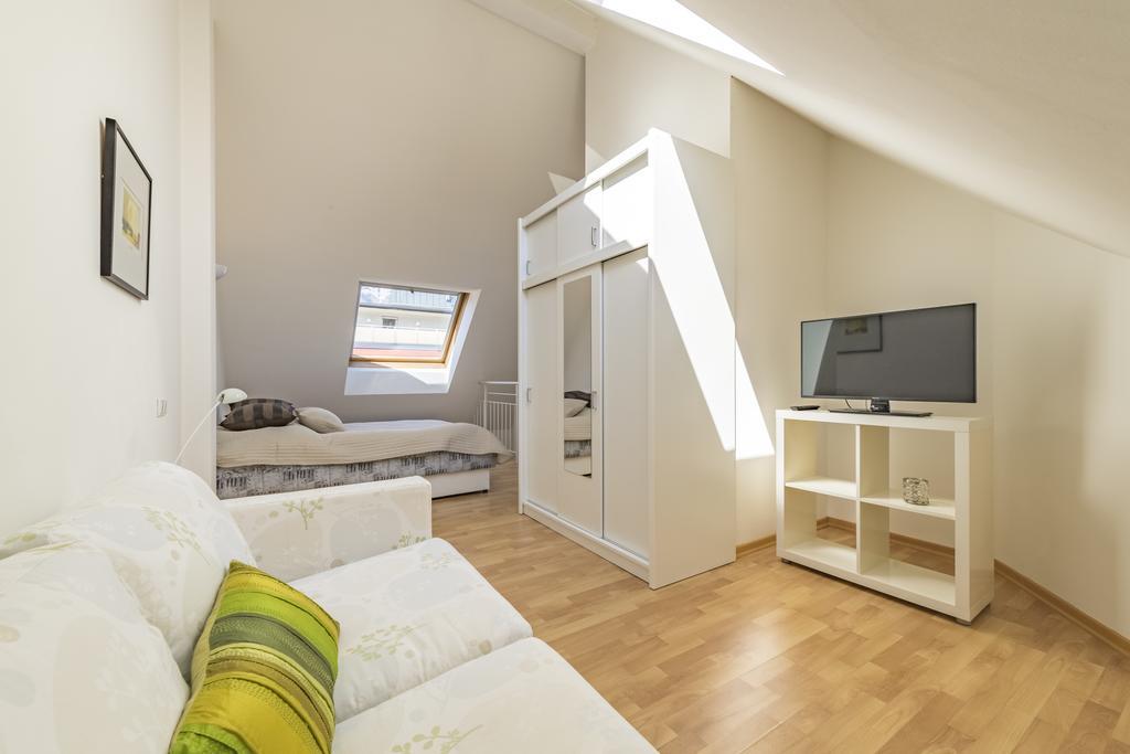 Maisonette Apartment Am Bahnhof - Adults Only Innsbruck Exteriör bild