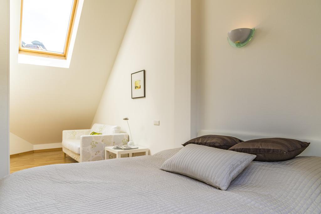 Maisonette Apartment Am Bahnhof - Adults Only Innsbruck Exteriör bild