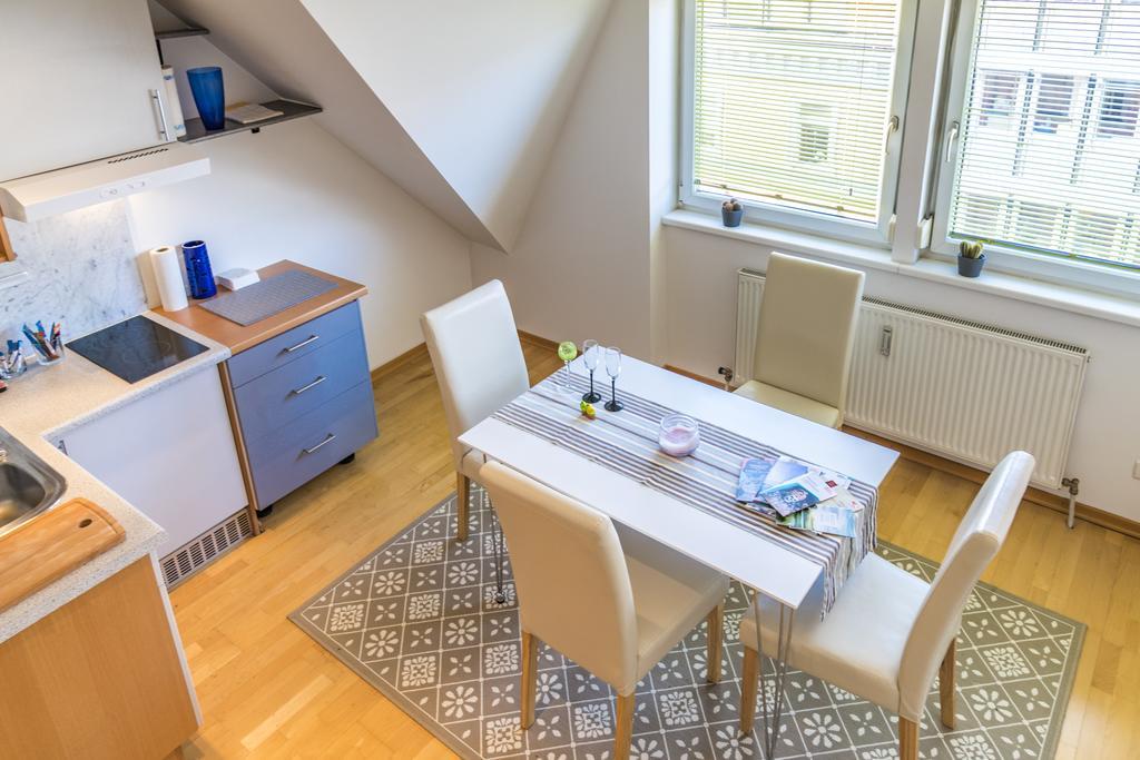 Maisonette Apartment Am Bahnhof - Adults Only Innsbruck Exteriör bild