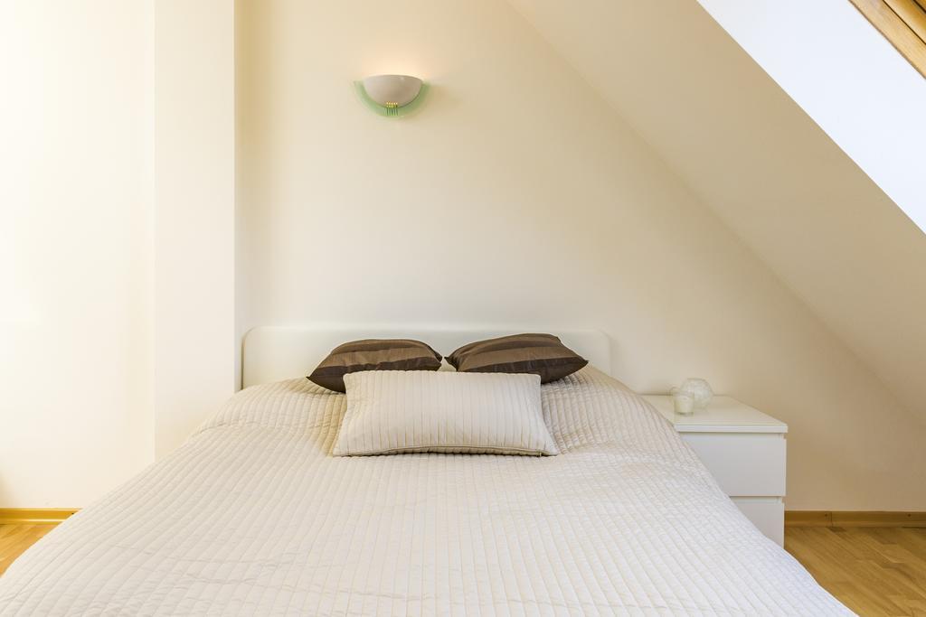 Maisonette Apartment Am Bahnhof - Adults Only Innsbruck Exteriör bild