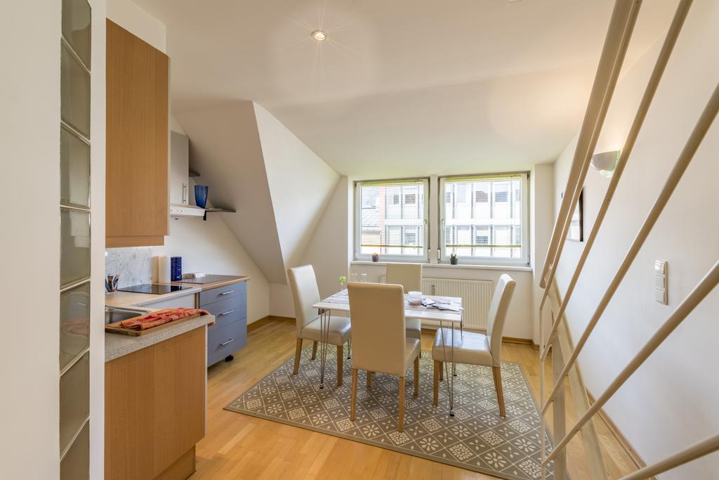 Maisonette Apartment Am Bahnhof - Adults Only Innsbruck Exteriör bild