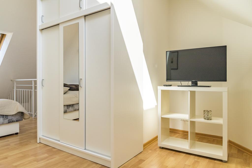Maisonette Apartment Am Bahnhof - Adults Only Innsbruck Exteriör bild