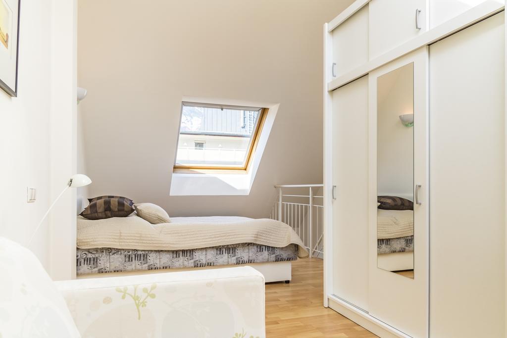 Maisonette Apartment Am Bahnhof - Adults Only Innsbruck Exteriör bild