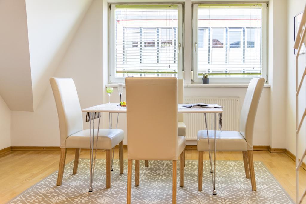 Maisonette Apartment Am Bahnhof - Adults Only Innsbruck Exteriör bild