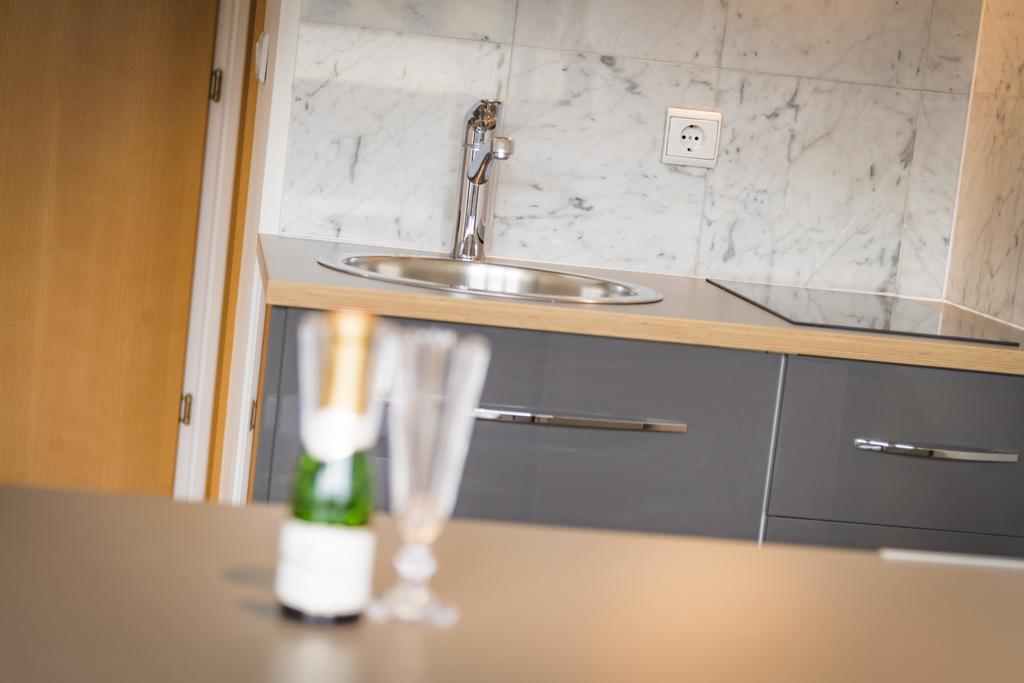 Maisonette Apartment Am Bahnhof - Adults Only Innsbruck Exteriör bild