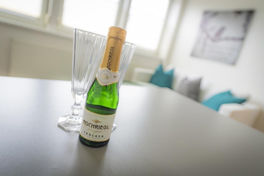 Maisonette Apartment Am Bahnhof - Adults Only Innsbruck Exteriör bild