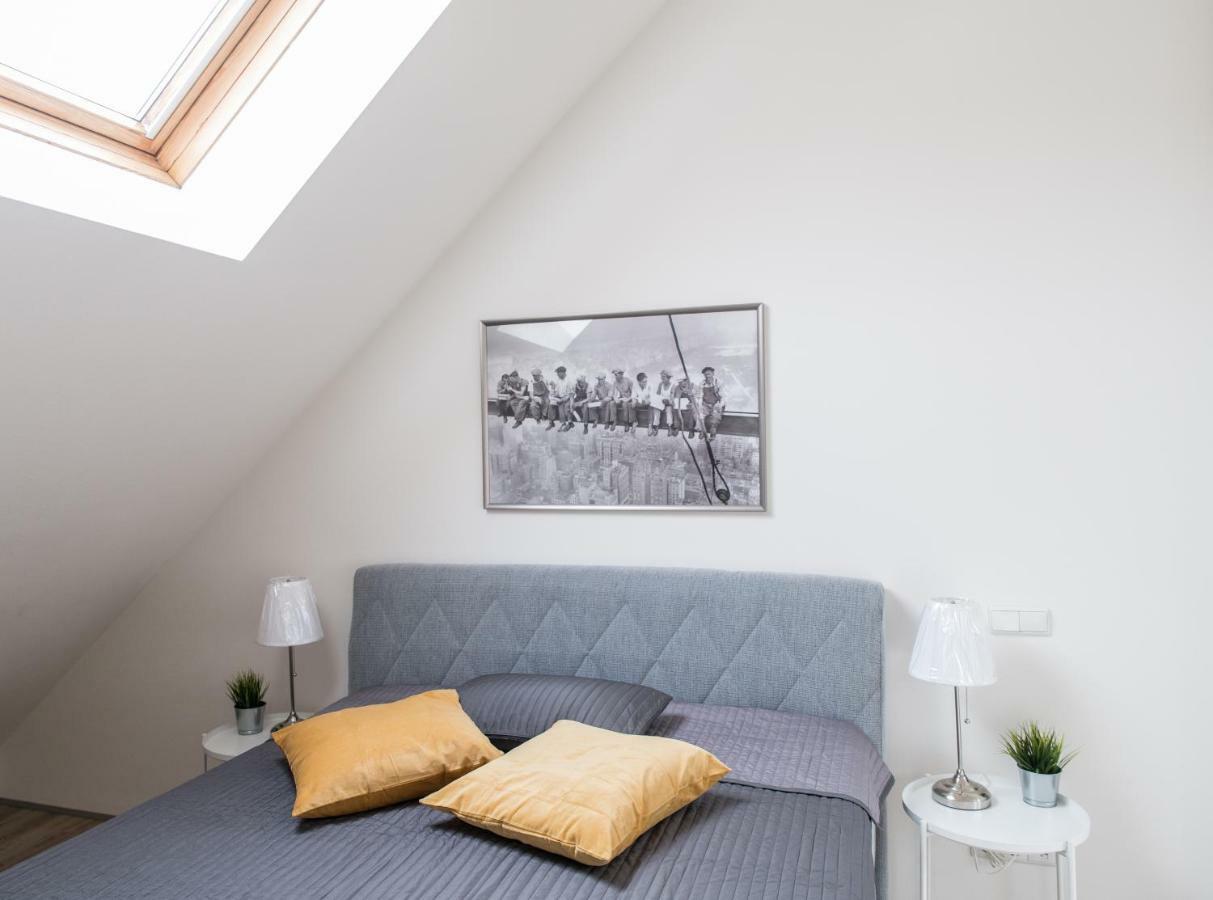 Maisonette Apartment Am Bahnhof - Adults Only Innsbruck Exteriör bild
