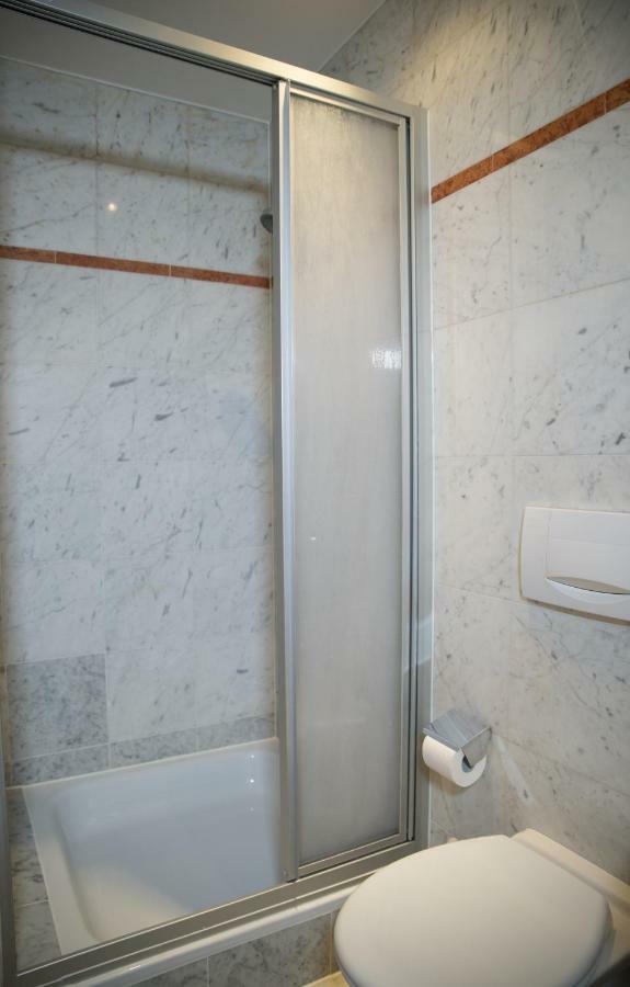 Maisonette Apartment Am Bahnhof - Adults Only Innsbruck Exteriör bild