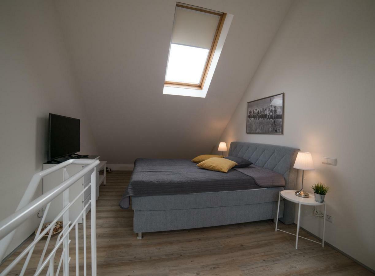 Maisonette Apartment Am Bahnhof - Adults Only Innsbruck Exteriör bild
