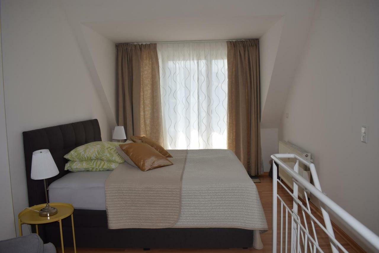 Maisonette Apartment Am Bahnhof - Adults Only Innsbruck Exteriör bild