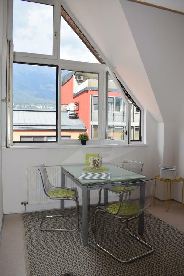 Maisonette Apartment Am Bahnhof - Adults Only Innsbruck Exteriör bild